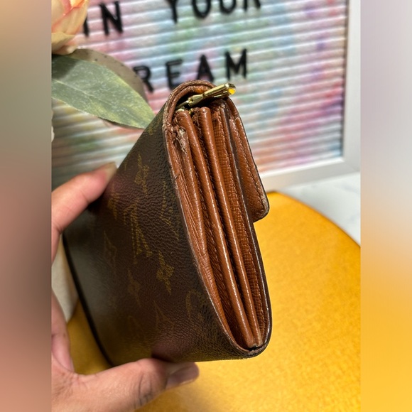 LV Monogram Sarah Wallet💕 - Picture 4 of 12